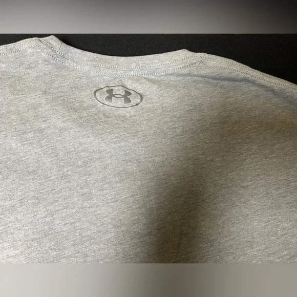 Under Armour Men's Gray T-Shirt. Size large
Like brand new - Picture 3 of 6